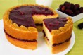 TORTA CON RELLENO DE MORA